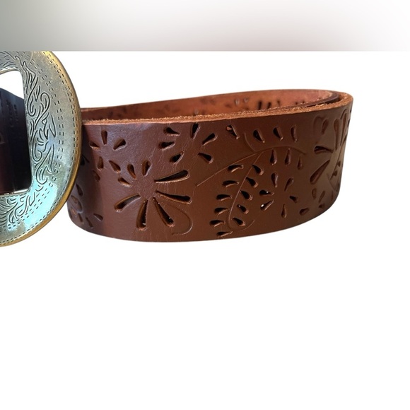 Vintage Women’s Coldwater Creek Brass/Brown Leather Belt Cutout Design Sz M - Picture 3 of 6